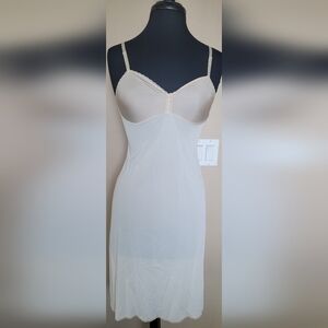 Vintage Vanity Fair slip "32"